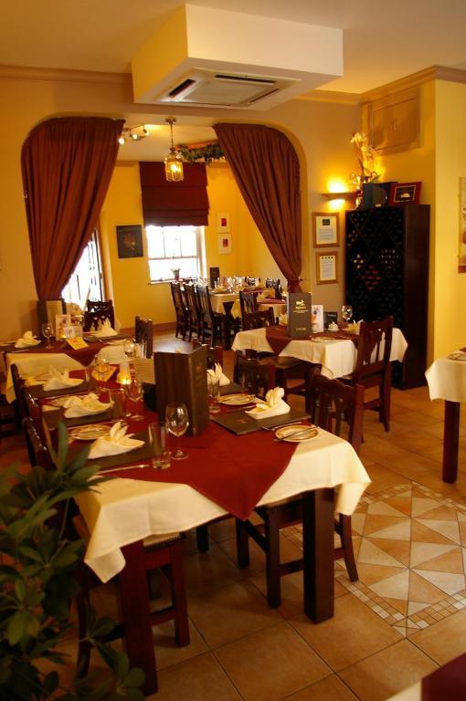 Befani'S Mediterranean Restaurant & Townhouse Clonmel Exterior photo